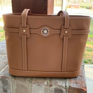 Dooney and Bourke bucket bag 💘